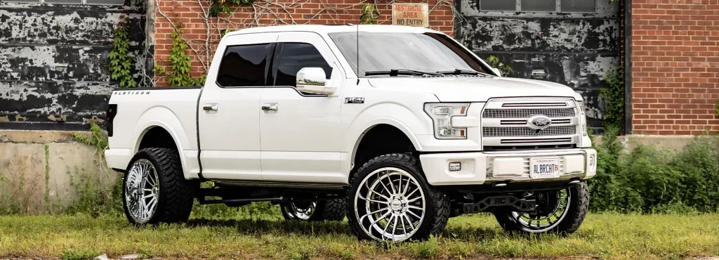 2015 Ford F150 with 833s 24inch